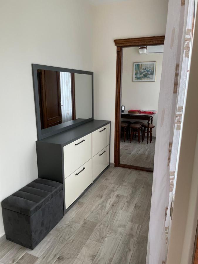 Temo Guest House 10 บาทูมิ ภายนอก รูปภาพ