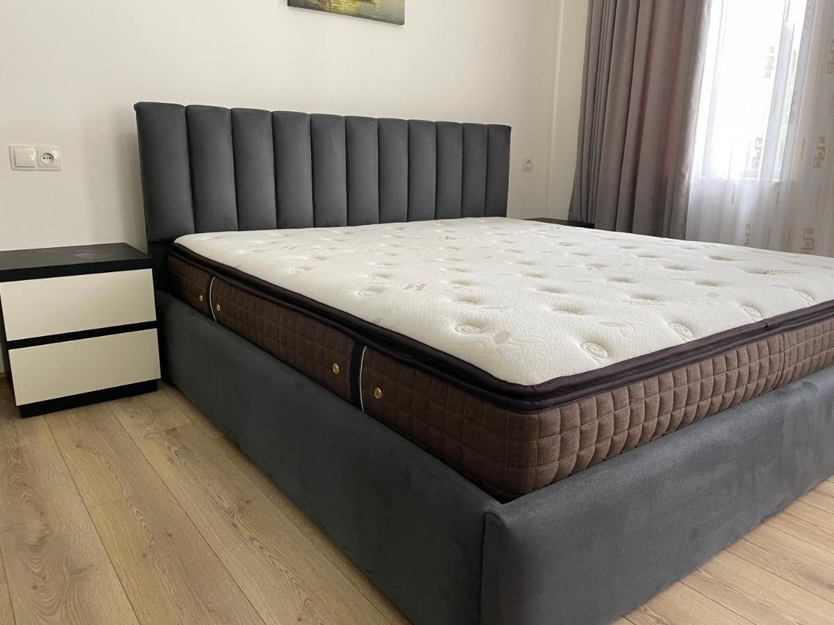 Temo Guest House 10 บาทูมิ ภายนอก รูปภาพ