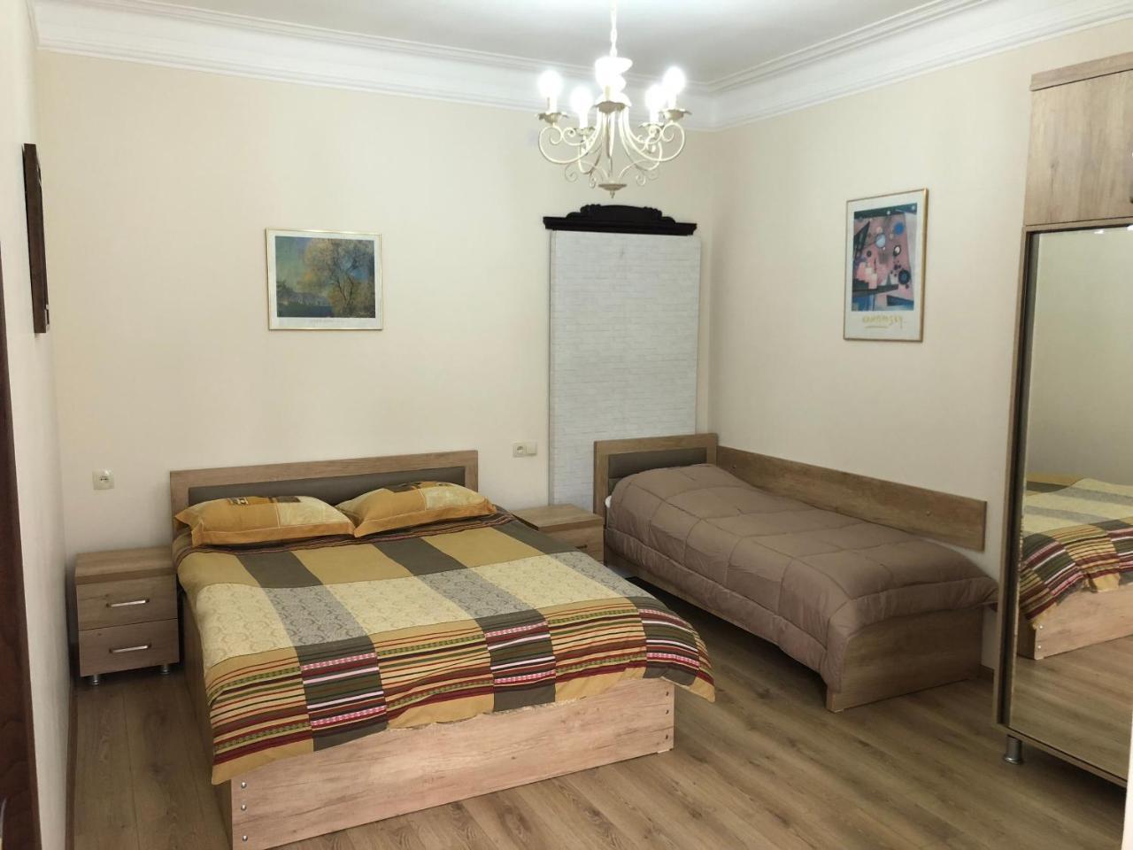 Temo Guest House 10 บาทูมิ ภายนอก รูปภาพ