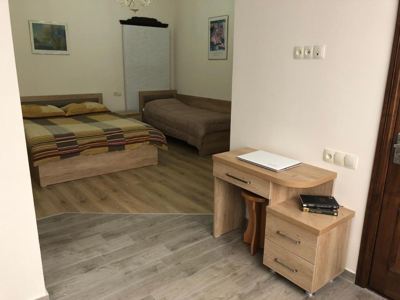 Temo Guest House 10 บาทูมิ ภายนอก รูปภาพ