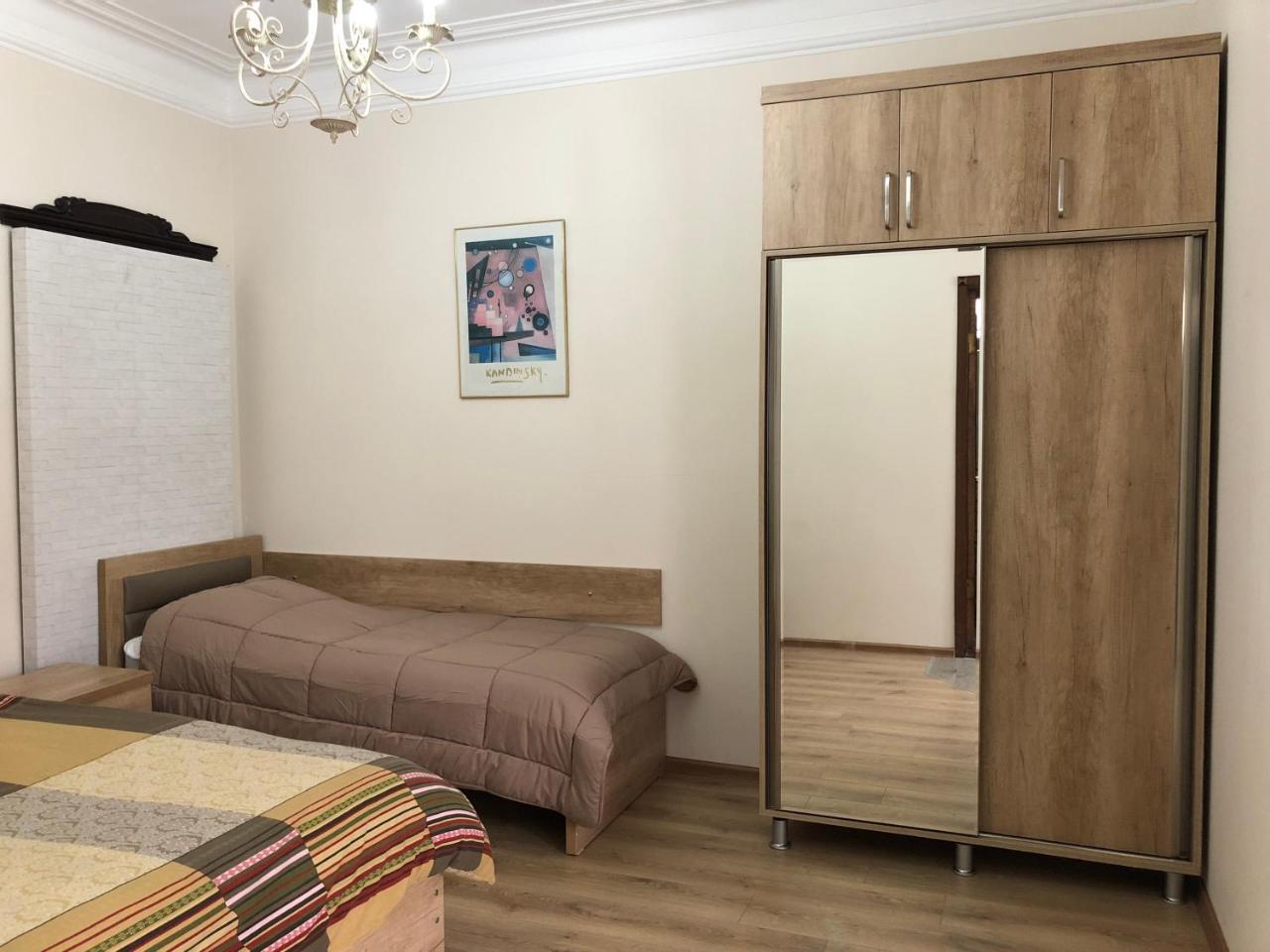 Temo Guest House 10 บาทูมิ ภายนอก รูปภาพ